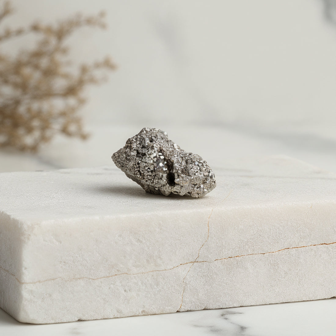 https://cdn.shopify.com/s/files/1/0717/6706/4739/files/Raw_20Pyrite_20Stone_201.jpg?v=1758206559